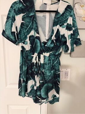 Tropical Leaf Print V-Neck Romper - Green & White